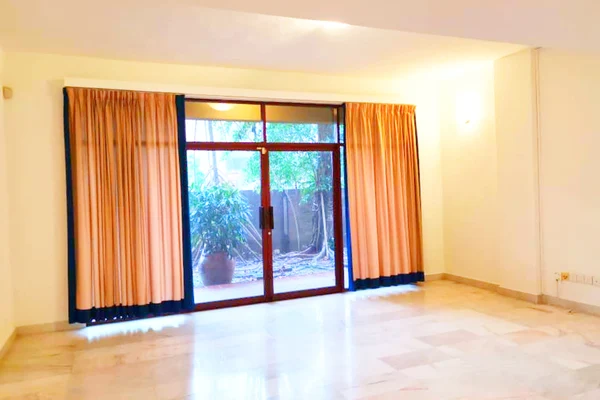 Lee Garden · Reference interior photograph
