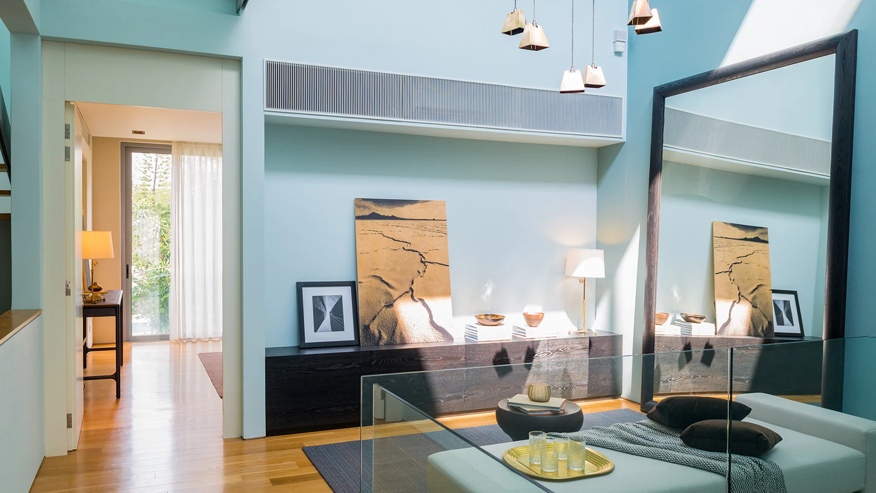 The Edge of U-Thant · Reference interior photograph